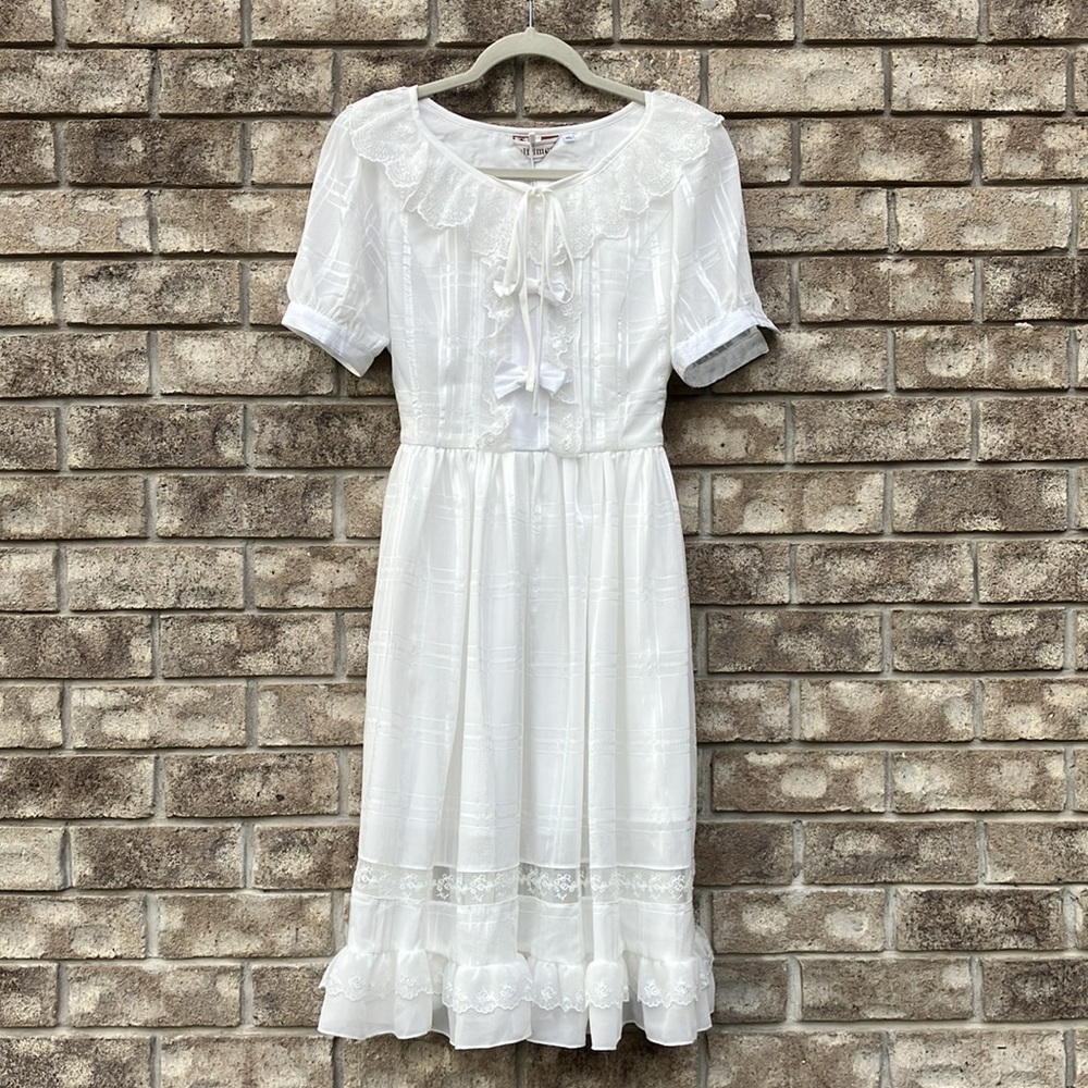 Lolitimes White Lolita Dress Zhi
Jin Yuan Soft Bows Lace Cosplay
Costume